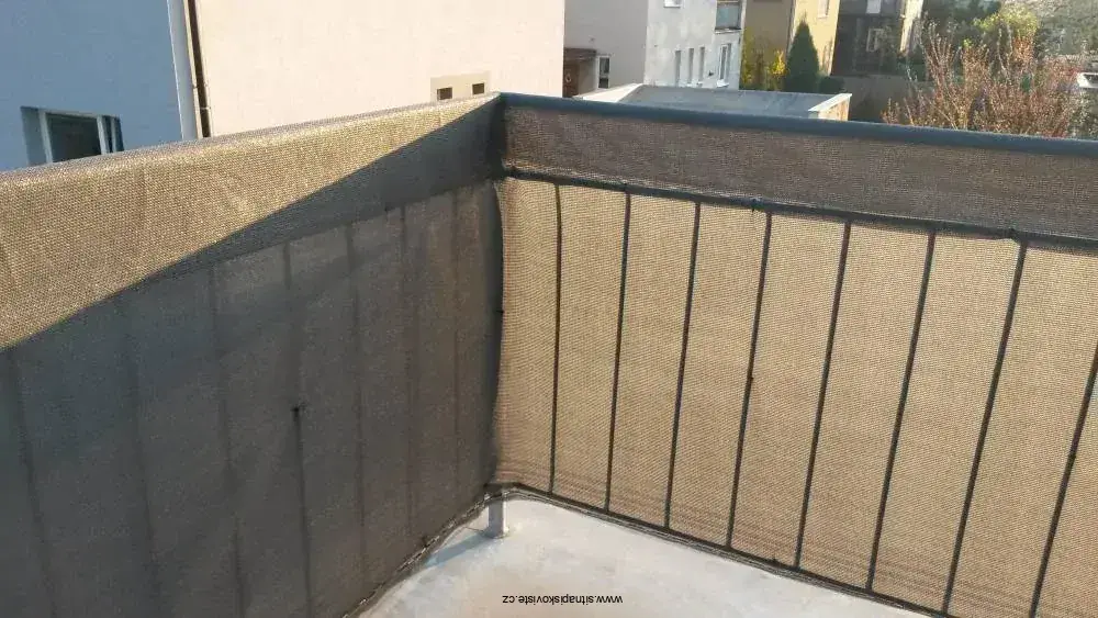 Stínící síť 90% PloteS písková - výška 1,6 m, délka 10 m