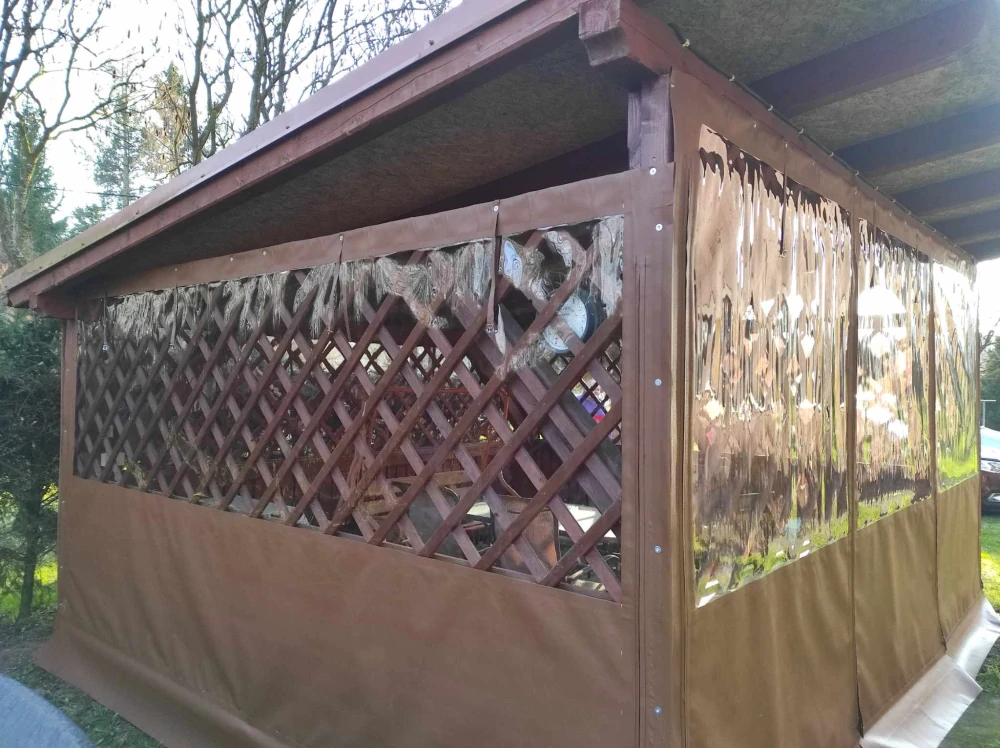Kombinovaná plachta na pergolu na míru – PVC 0,8 mm + neprůhledná část | Cena za 1 m²