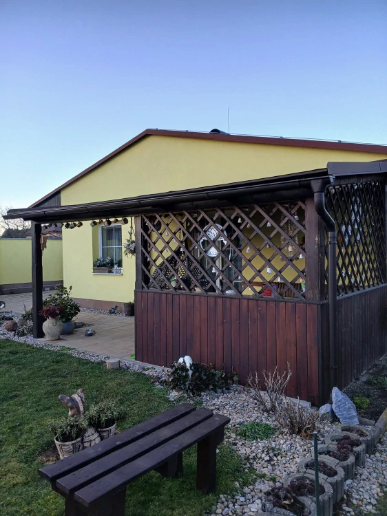 Kombinovaná plachta na pergolu na míru – PVC 0,8 mm + neprůhledná část | Cena za 1 m²