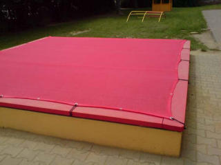 Krycí síť na pískoviště červená, rozměr 1,5 x 1,5 m, gumolano ZDARMA